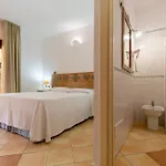 Ξενοδοχείο με διαμερίσματα Porto Giunco 2*