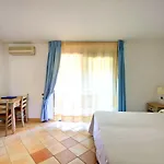 Ξενοδοχείο με διαμερίσματα Porto Giunco 2*