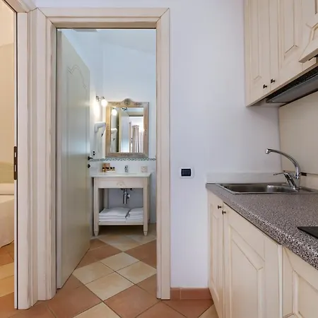 Porto Giunco Hotel apartamentowy 2*