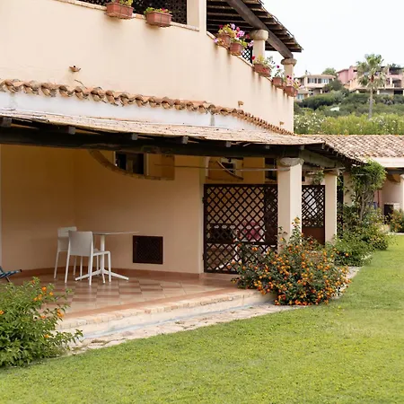 Apart Otel Porto Giunco 2*
