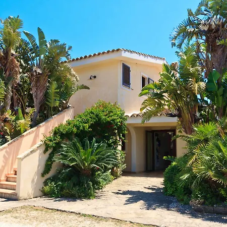 Porto Giunco Апарт-отель