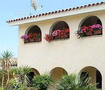 Porto Giunco فيلاّسيمِيوس
