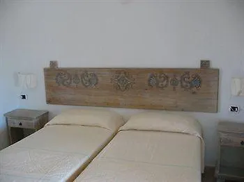 Porto Giunco فيلاّسيمِيوس
