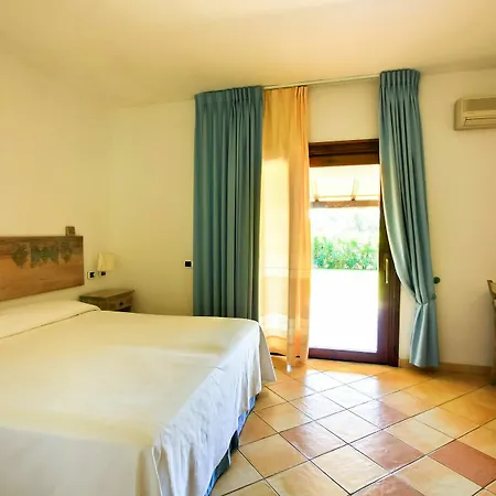 Porto Giunco Hotel apartamentowy 2*