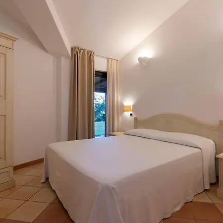 Porto Giunco Lägenhetshotell 2*