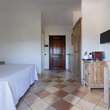 Lägenhetshotell Porto Giunco 2*