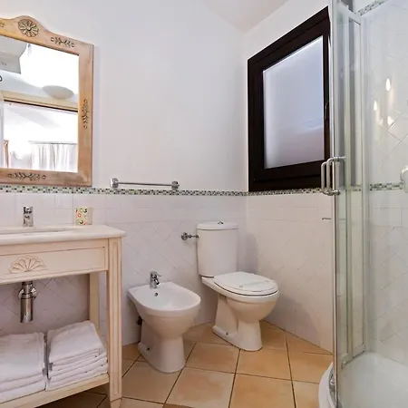 شقة فندقية Porto Giunco 2*