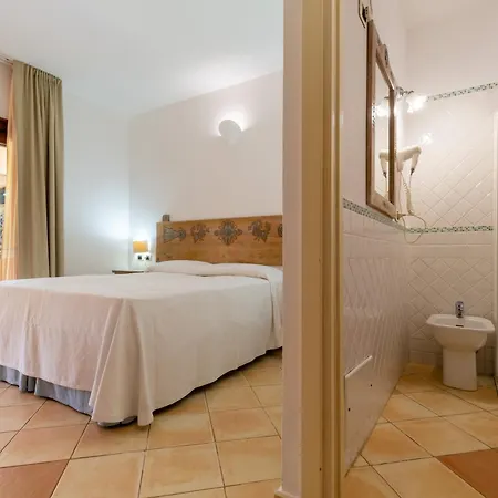Apartahotel Porto Giunco 2*