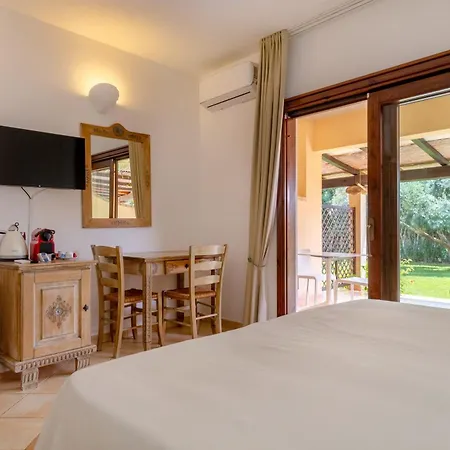 Porto Giunco Apartahotel