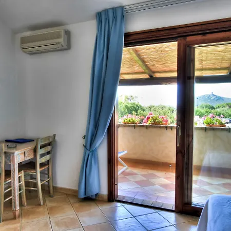 شقة فندقية Porto Giunco 2*