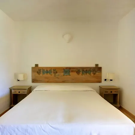 Porto Giunco فيلاّسيمِيوس