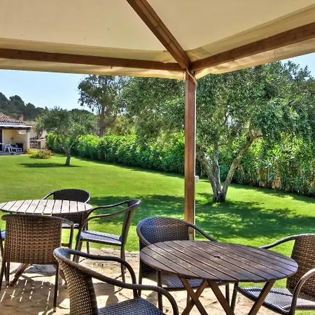 Porto Giunco فيلاّسيمِيوس