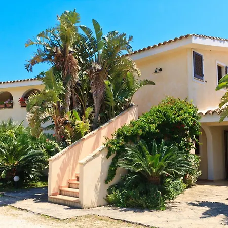 شقة فندقية Porto Giunco 2*