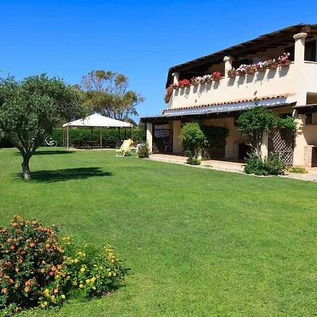 Porto Giunco Lägenhetshotell 2*